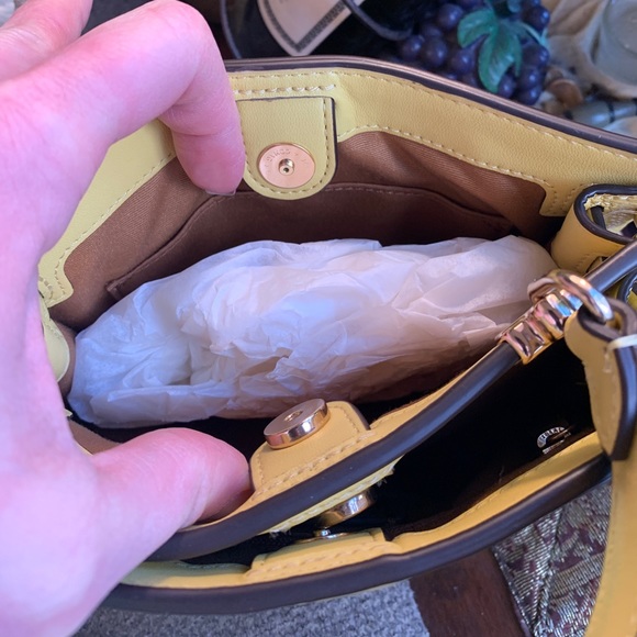 Authentic COACH pebbled leather 2 compartments turnlock pocket satchel/Crosby - Picture 9 of 15